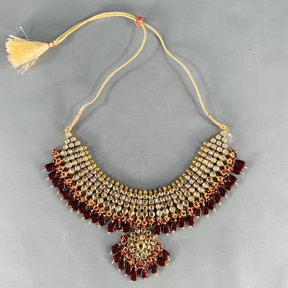 VINTAGE Gold Burgundy Metal Choker Necklace - Picture 1 of 3